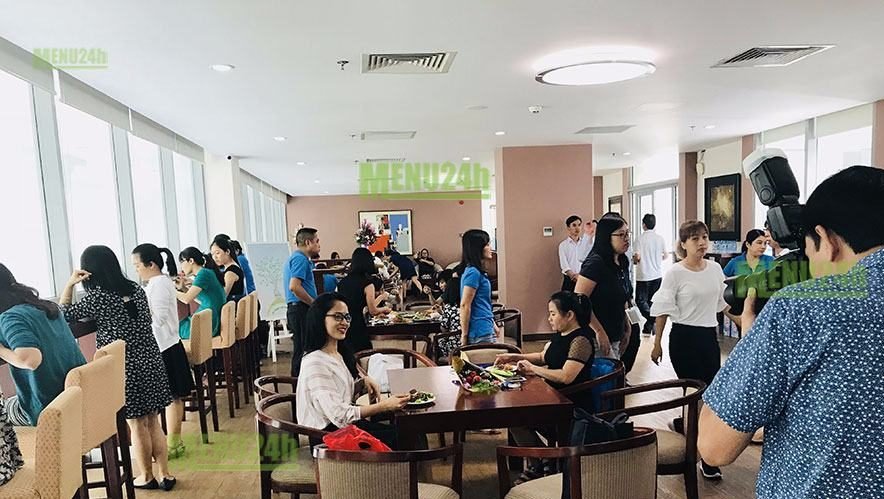 Hình ảnh có trong buổi tiệc buffet cơ quan