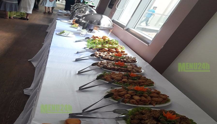 Một số món có trong buổi tiệc buffet cơ quan