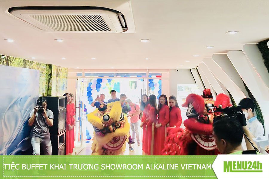 Múa lân tại buổi lễ khai trương showroom