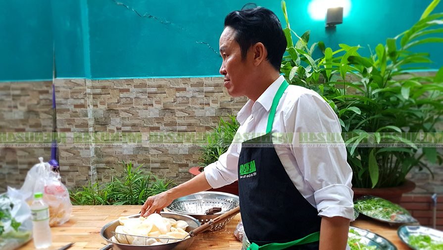 Chef Trung trong quá trình làm việc